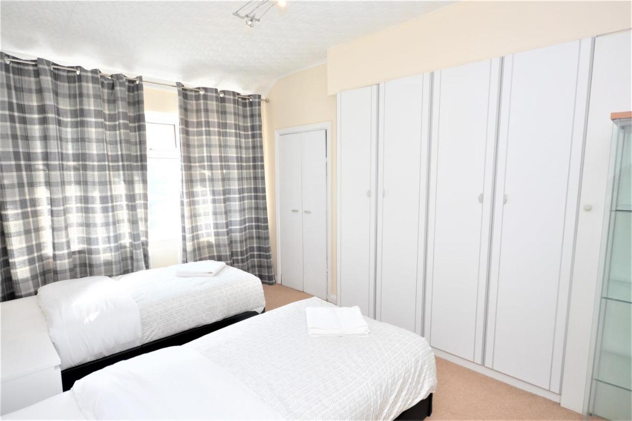 London Deluxe 3 Bedroom House With Parking Space 达格纳姆 外观 照片
