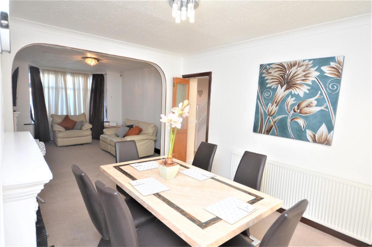 London Deluxe 3 Bedroom House With Parking Space 达格纳姆 外观 照片