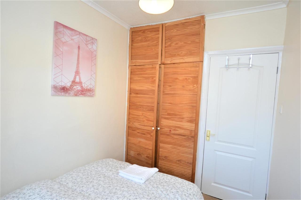London Deluxe 3 Bedroom House With Parking Space 达格纳姆 外观 照片