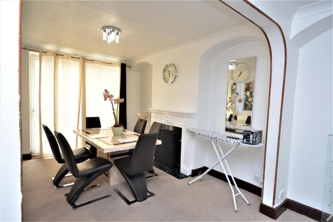 London Deluxe 3 Bedroom House With Parking Space 达格纳姆 外观 照片